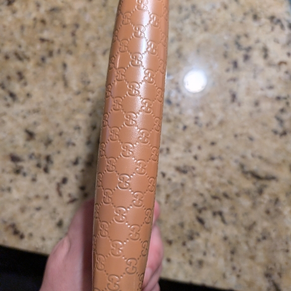 Gucci Pink/Tan Leather Wallet with Iconic Monogram. Very Good Condition! Auth. - Picture 8 of 10